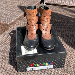 Everybody By BZ. MODA “Vaglia” Leather Booties.